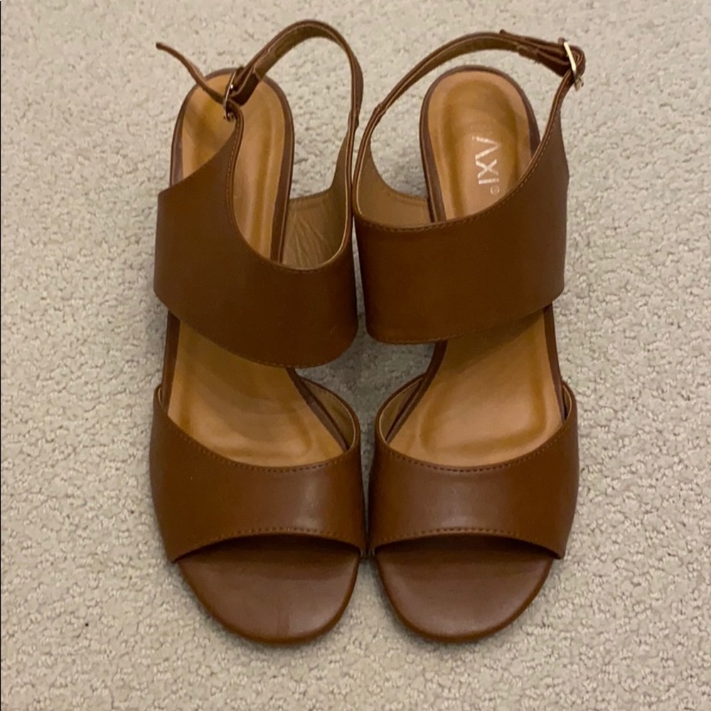 EUC low heel Taxi sandals